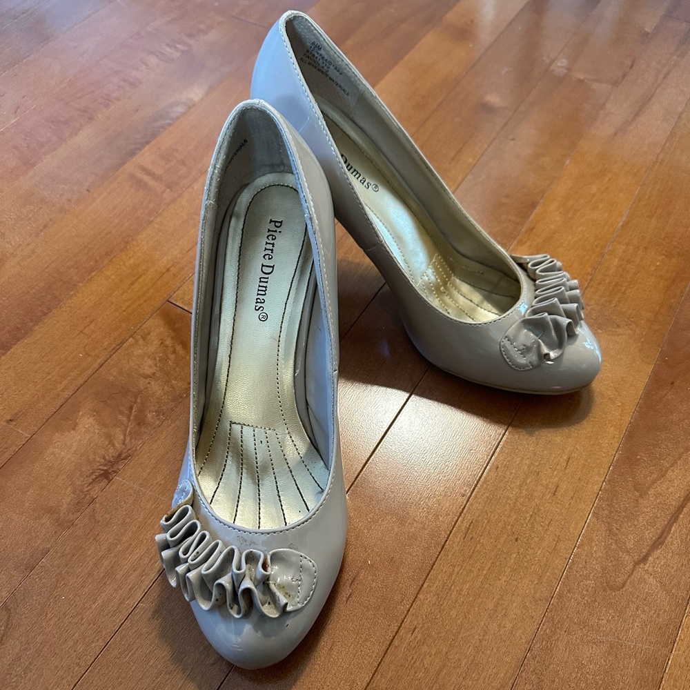 Pierre Dumas nude heels, Sz 9, 3-3.5in heel